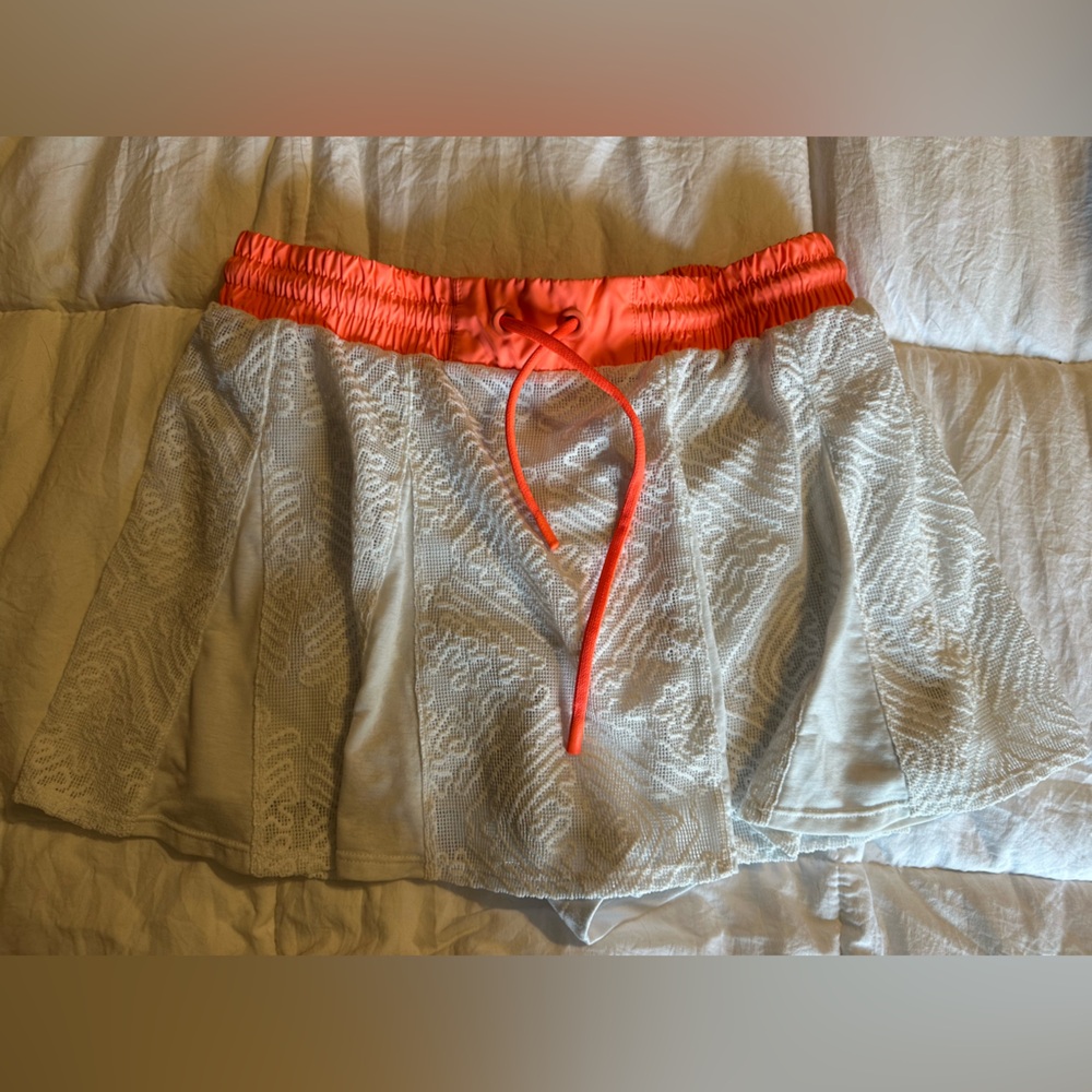 Free movement Lace Skort white and neon pink